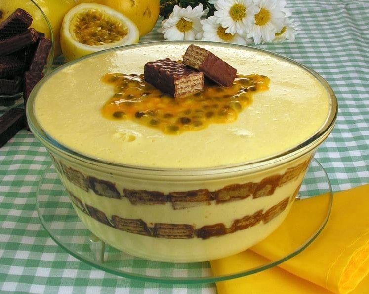 mousse de maracujá com bis